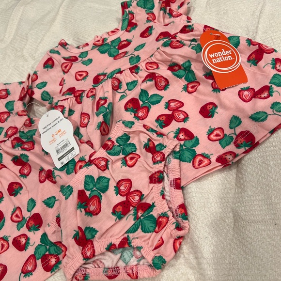 Pink Strawberries Set - Picture 4 of 5